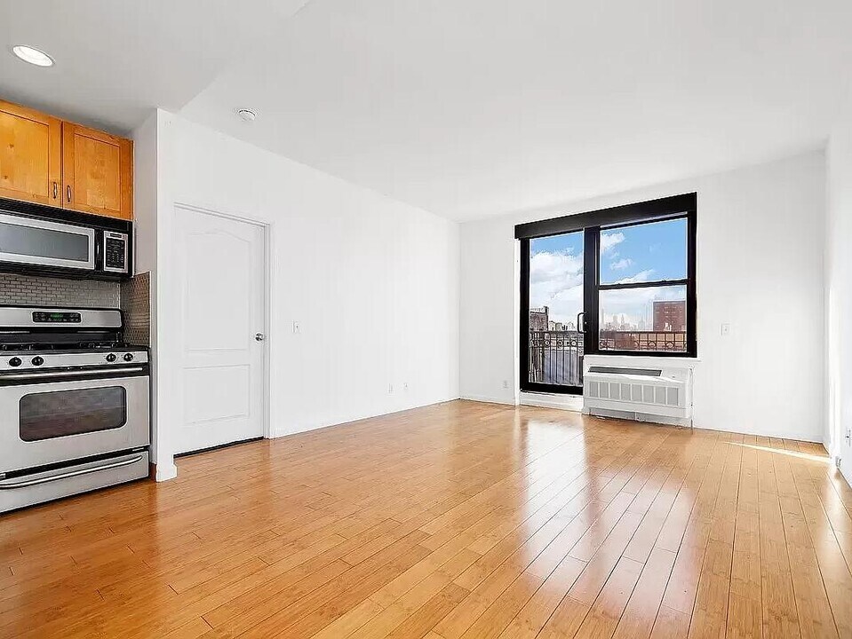 504 W 136th St in New York, NY - Building Photo