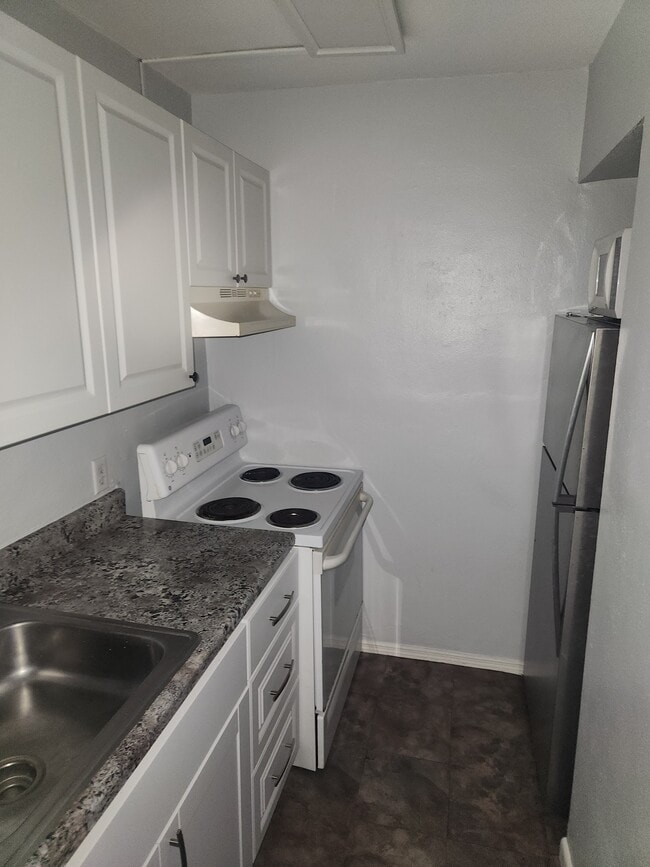202 Caroline St, Unit 206 in Cape Canaveral, FL - Foto de edificio - Building Photo