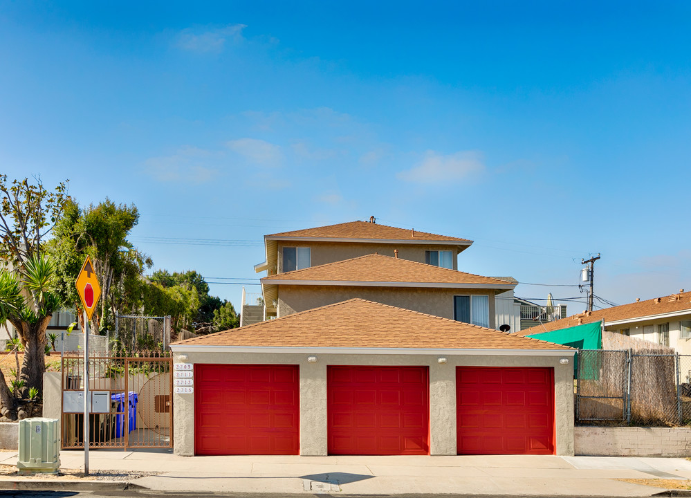 Broadway Apartments in San Diego, CA - Building Photo