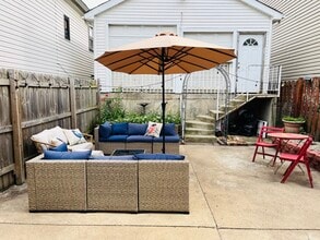 2318 W 19th St, Unit 1 in Chicago, IL - Foto de edificio - Building Photo