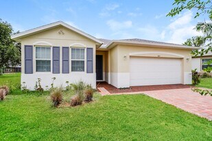 603 Vinca Rosea in Punta Gorda, FL - Building Photo