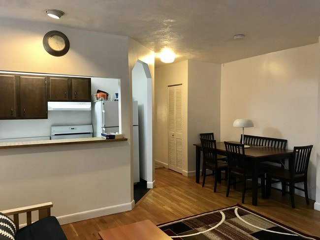 8 Follen St, Unit 1 in Boston, MA - Foto de edificio - Building Photo