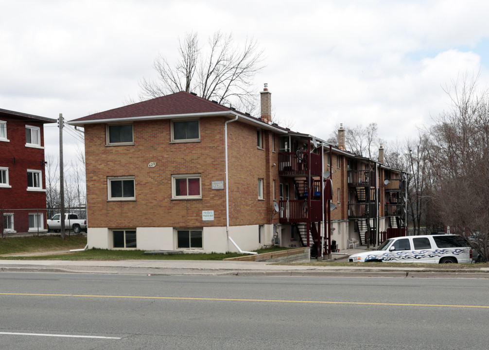 428 Lancaster St W in Kitchener, ON - Building Photo