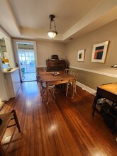 2103 37th St NW in Washington, DC - Foto de edificio - Building Photo