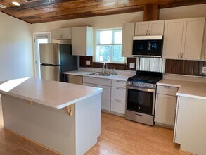 8075 Curbaril Ave in Atascadero, CA - Building Photo - Building Photo