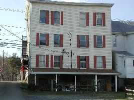 20 - 22 N High St in Duncannon, PA - Foto de edificio