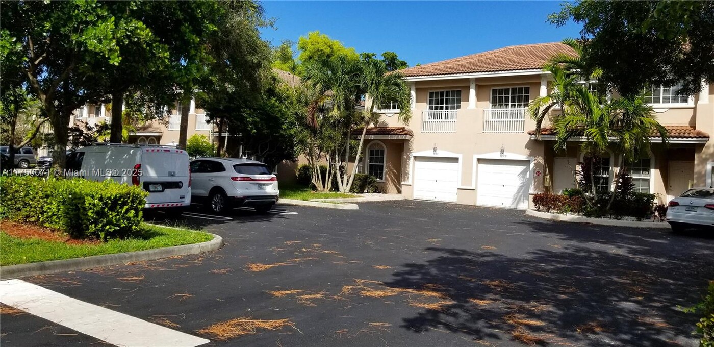 1695 NW 94th Ave in Coral Springs, FL - Building Photo