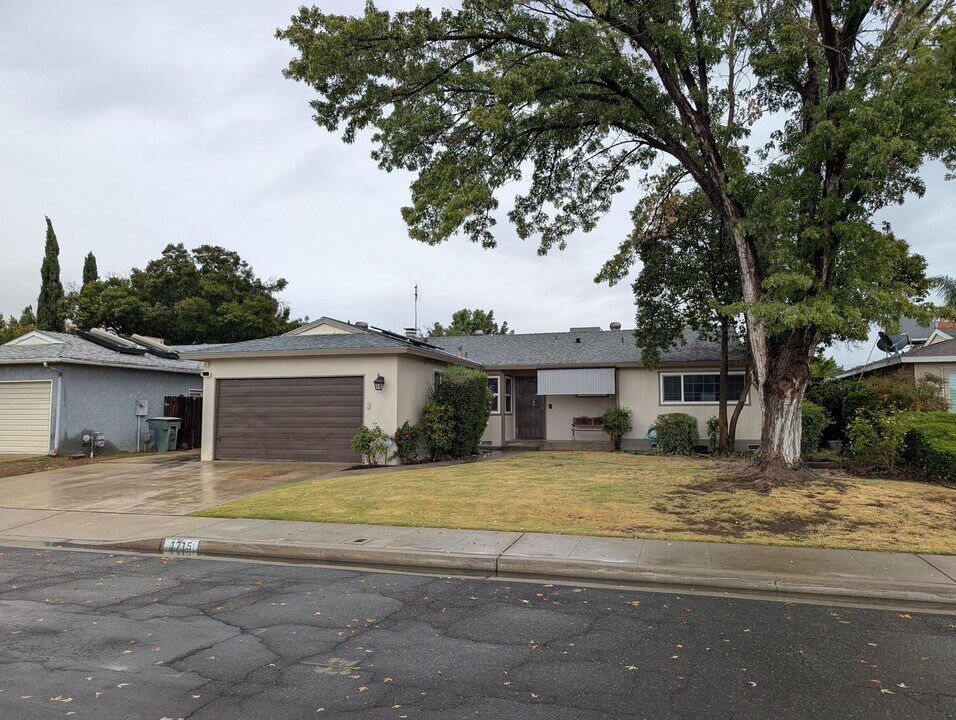 1715 Fordham Ave in Clovis, CA - Building Photo