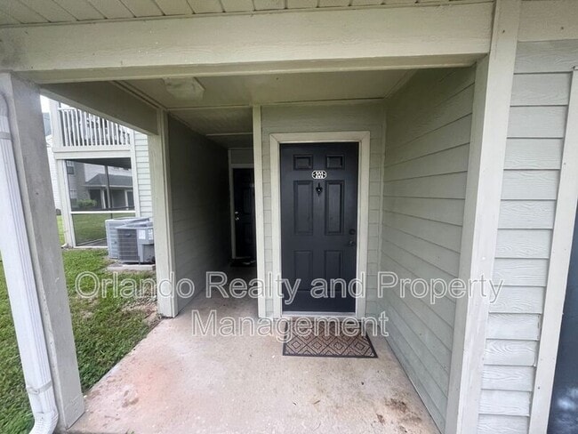 6088 Westgate Dr in Orlando, FL - Building Photo - Building Photo