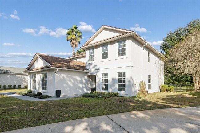 property at 140 Corral Cir