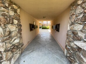 4415 Ocean View Blvd in Montrose, CA - Foto de edificio - Building Photo