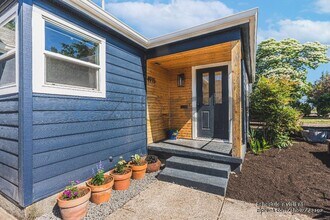 4915 NE 78th Ave in Portland, OR - Building Photo - Building Photo