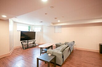 665 W Cornelia Ave in Chicago, IL - Building Photo - Building Photo