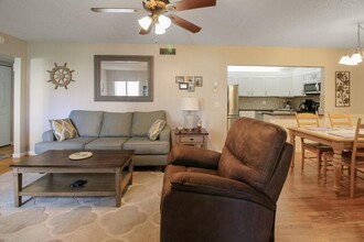 407 Pine Glen Ln in Greenacres, FL - Building Photo - Building Photo