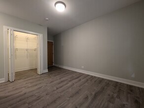 711 W Brompton Ave, Unit 711-49 in Chicago, IL - Foto de edificio - Building Photo