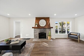 127 E Warrington Rd in Syracuse, NY - Building Photo - Building Photo