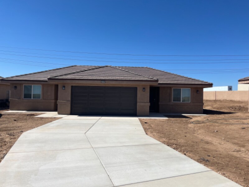 12327 Farmington St in Hesperia, CA - Building Photo