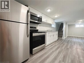 39 Maywood Rd in Kitchener, ON - Building Photo - Building Photo