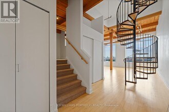 993 Queen St W in Toronto, ON - Building Photo - Building Photo