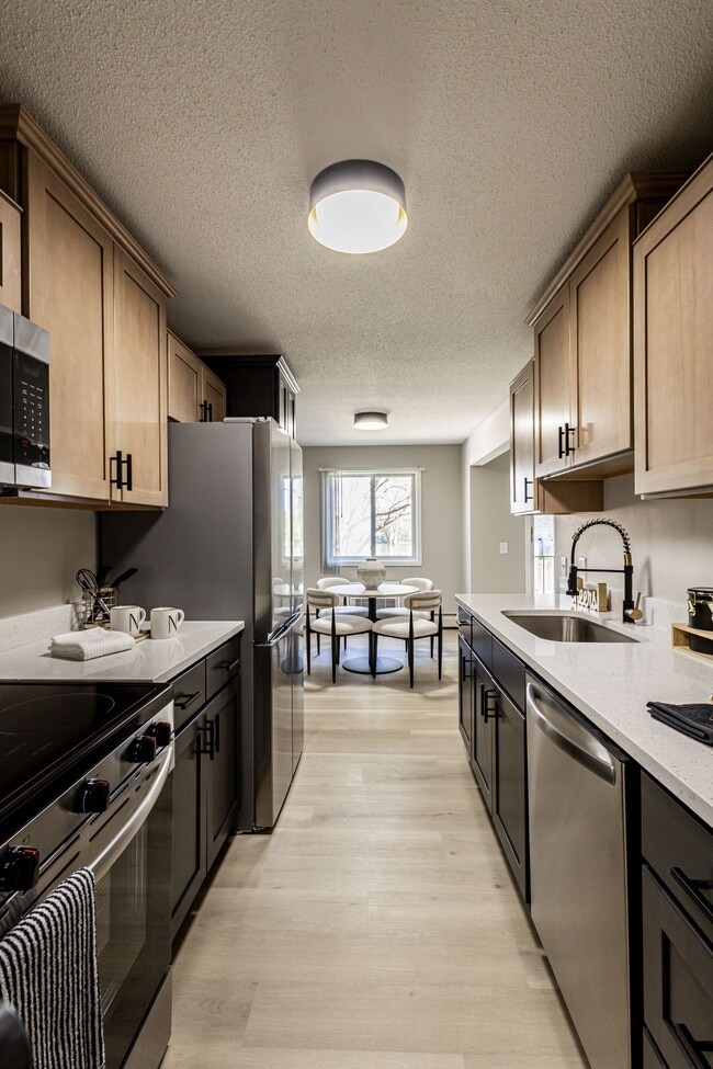 Ninety9 Lofts in Champlin, MN - Foto de edificio - Building Photo