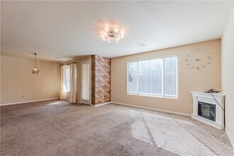 10279 Mopan Rd in Las Vegas, NV - Building Photo - Building Photo