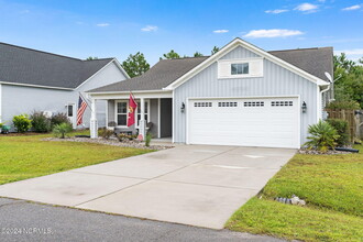 4221 Cherry Laurel Ln SE in Southport, NC - Building Photo - Building Photo