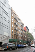 261 W 22nd St in New York, NY - Building Photo - Building Photo