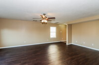 20710 Tayman Oaks Dr in Cypress, TX - Foto de edificio - Building Photo