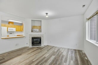 2525 S 288th St, Unit 3 in Federal Way, WA - Foto de edificio - Building Photo