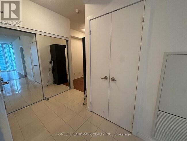 65-2765 Bremner Blvd in Toronto, ON - Building Photo - Building Photo