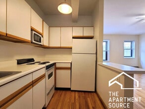 634 W Barry Ave, Unit 105 in Chicago, IL - Foto de edificio - Building Photo