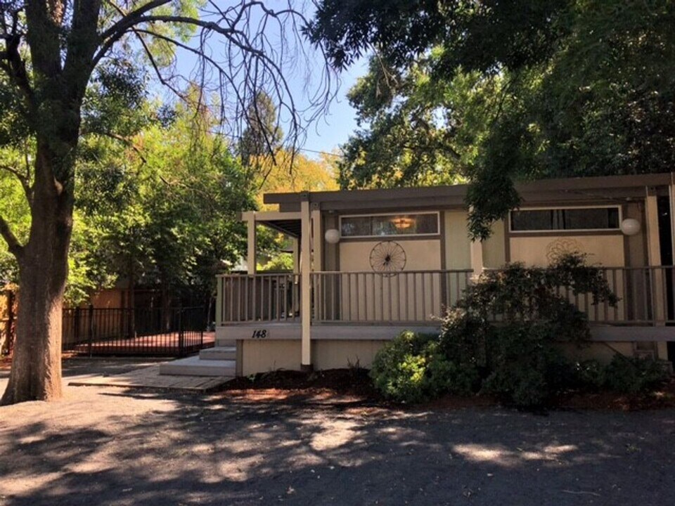 148 Sequoyah Ave in Chico, CA - Building Photo
