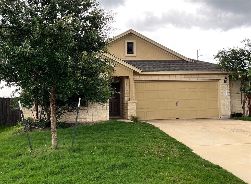 13613 Sugar Bush Path in Manor, TX - Building Photo