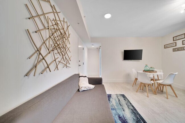 1540 SW 22nd Ave in Miami, FL - Building Photo - Building Photo