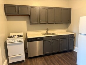 542 W Main St in Rochester, NY - Building Photo - Building Photo