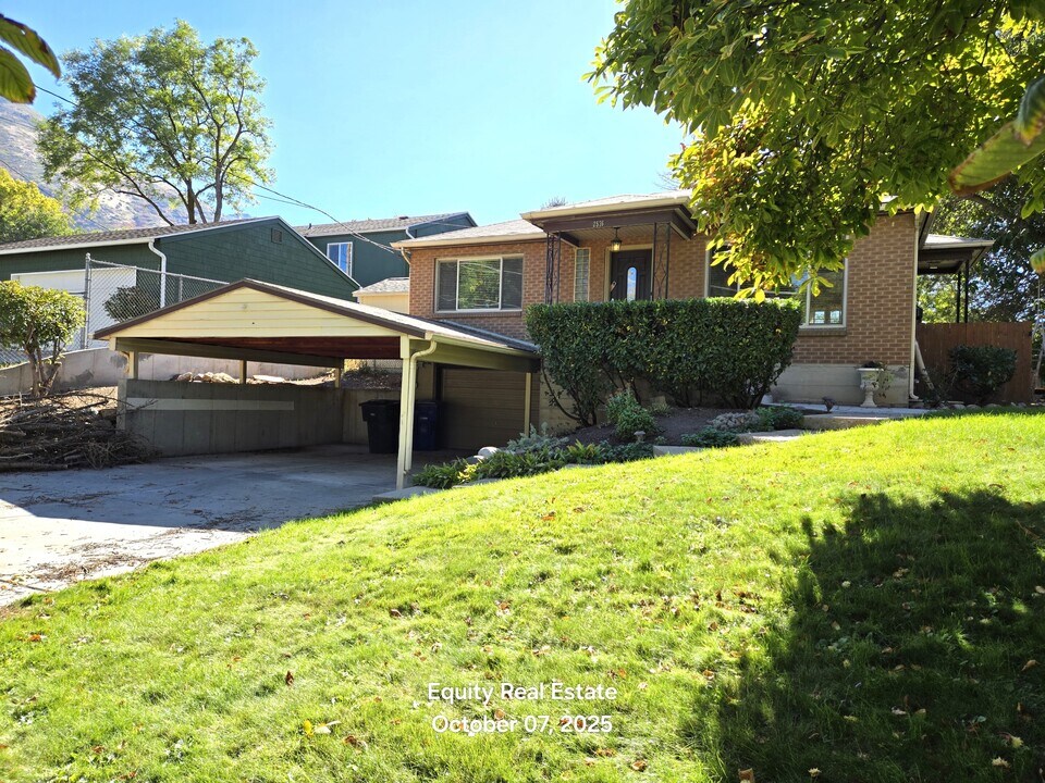 2576 E Wren Rd in Holladay, UT - Building Photo