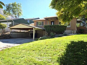 2576 E Wren Rd in Holladay, UT - Building Photo - Building Photo