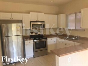 3326 NE 3rd Dr in Homestead, FL - Building Photo - Building Photo