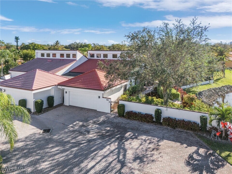 5476 Harbour Castle Dr in Ft. Myers, FL - Building Photo