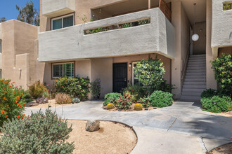 Hermosa Villas in Palm Springs, CA - Building Photo - Building Photo