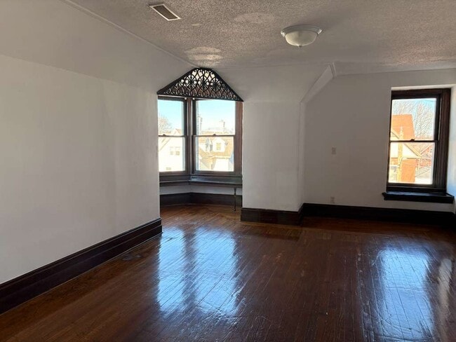 331 Chestnut St in New Britain, CT - Foto de edificio - Building Photo