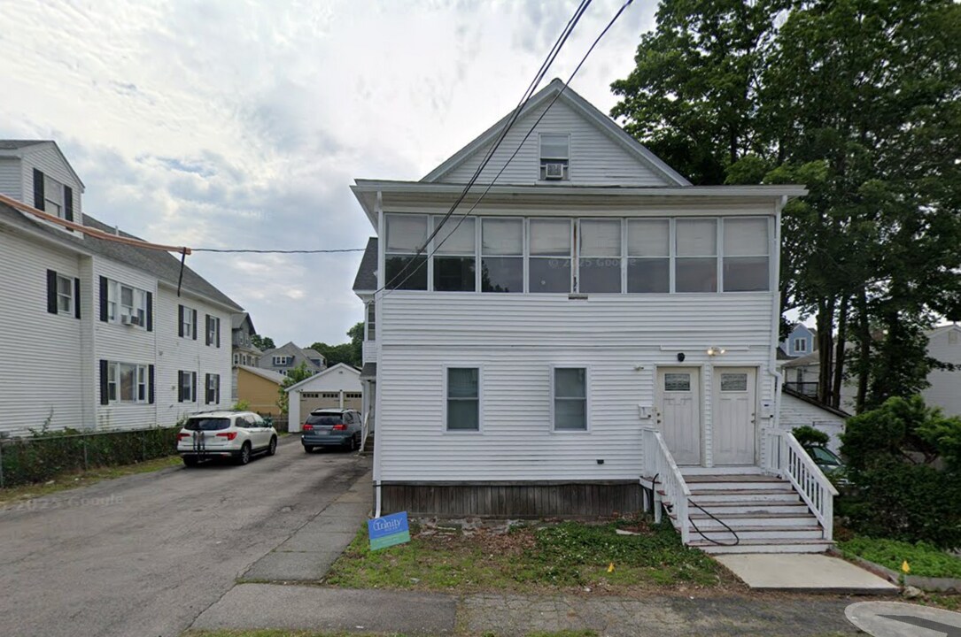 34 Holden St in Lowell, MA - Foto de edificio