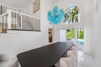 1316 N Venetian Way in Miami Beach, FL - Foto de edificio - Building Photo