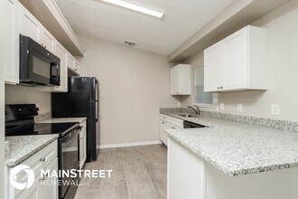 1079 Beacon St NW in Palm Bay, FL - Building Photo - Building Photo