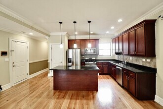 5528 S Indiana Ave in Chicago, IL - Building Photo - Building Photo