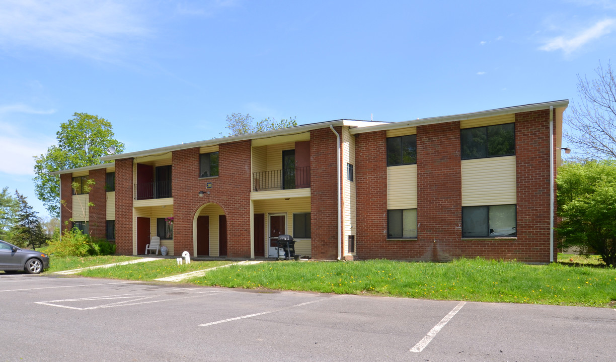 Oakbrook Manor in Ravena, NY - Building Photo