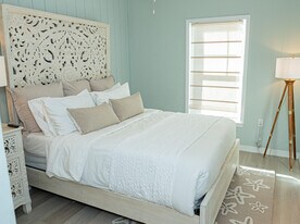 6619 Carlinga Dr in Pensacola, FL - Building Photo