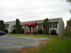 Summerwind Villa Apartments in Moneta, VA - Foto de edificio - Building Photo