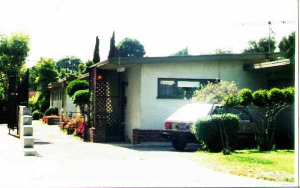 329 S Arroyo Dr in Alhambra, CA - Building Photo - Building Photo