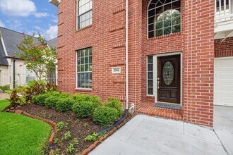 1766 Lakeside Enclave Dr in Houston, TX - Foto de edificio - Building Photo